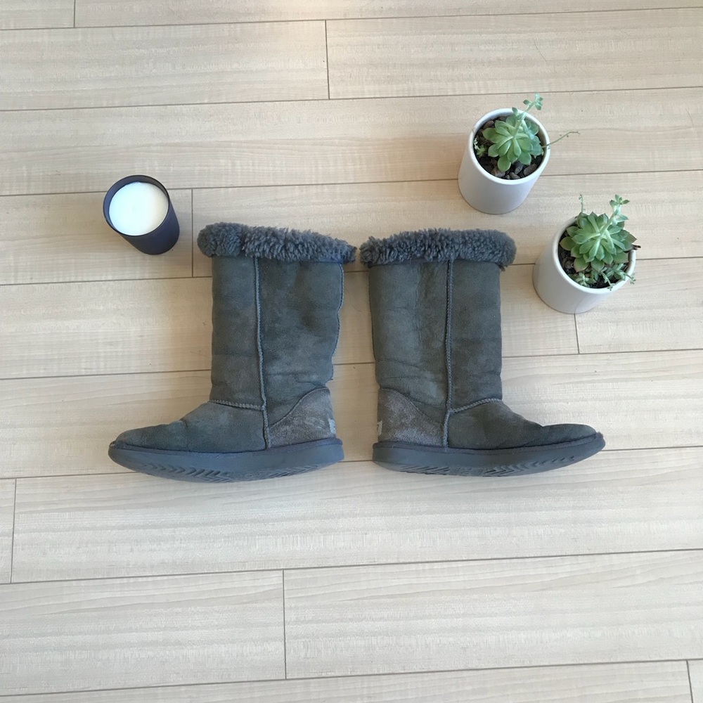 🐬Ugg boots classic tall gray 7